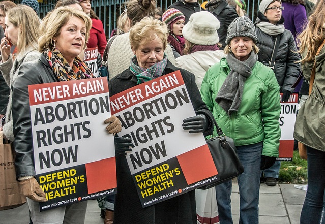  manifestanti a Dublino chiedono una legge sull'aborto
