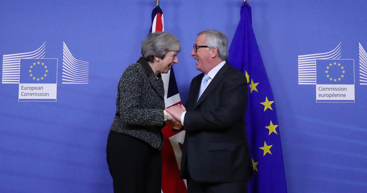 Theresa May e Jean Claude Juncker