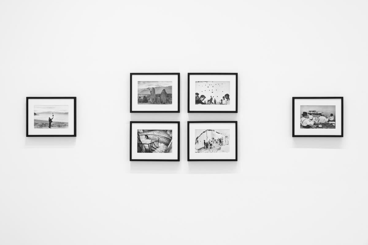 Works by Henri Cartier-Bresson. © Fondation Henri Cartier-Bresson / Magnum Photos. Installation view “Henri Cartier-Bresson. Le Grand Jeu” at Palazzo Grassi, 2020. © Palazzo Grassi, photography Marco Cappelleti