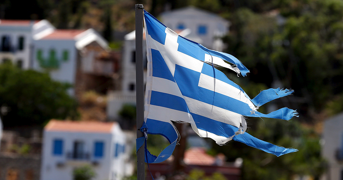 Una bandiera greca sulle rive di Kastellorizo