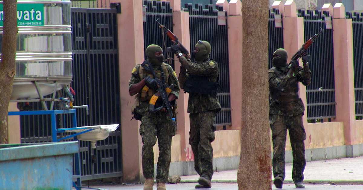 Le forze speciali militari durante il golpe in Guinea. Foto: Reuters