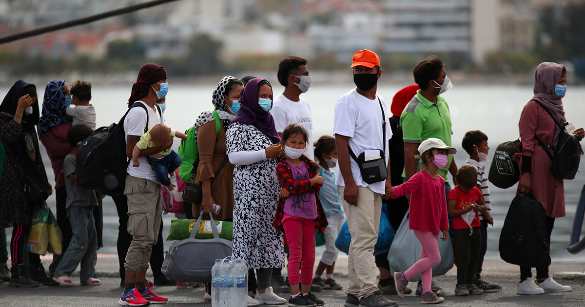 Migranti in attesa sull'isola di Lesbo, Grecia. Foto: Reuters