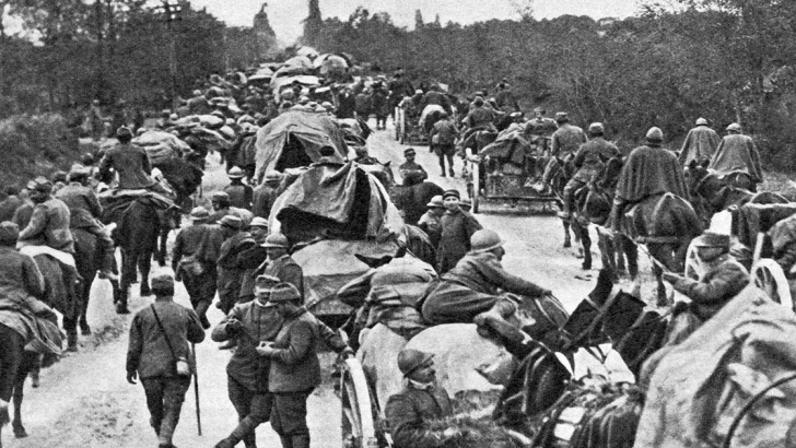 Le truppe italiane si ritirano dopo la sconfitta di Caporetto. Foto: Contrasto