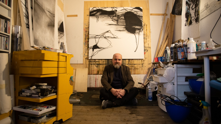 Pierantonio Tanzola nel suo atelier. Foto: Massimo Pistore