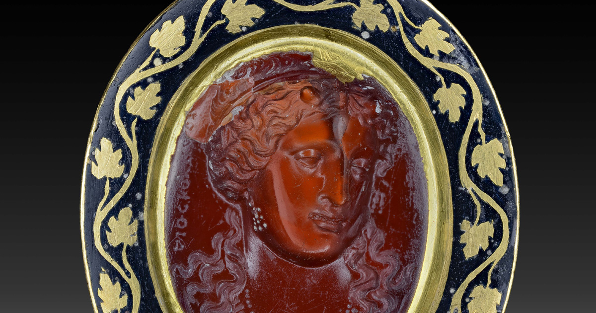 Dioscuride, Anello smaltato con testa di Io, fine I secolo a.C.