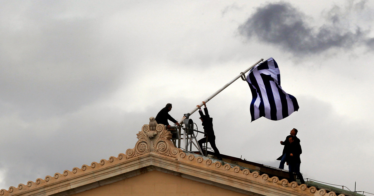 bandiera greca sul Parlamento di Atene