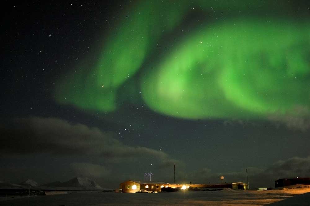 Stazione di ricerca polare nell’inverno artico, Svalbard