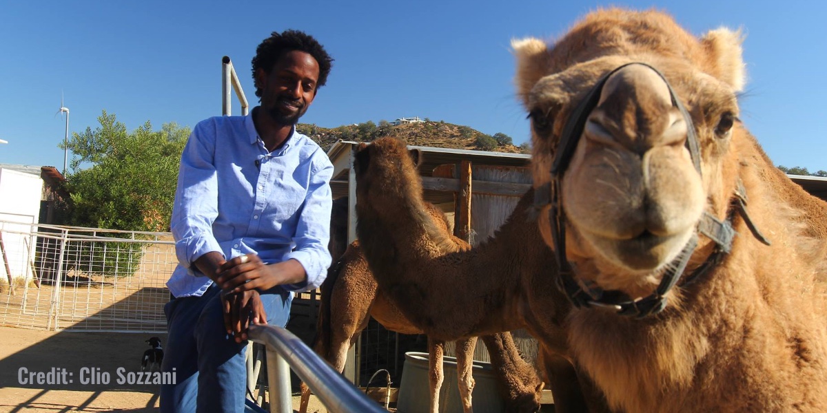 Roba Bulga, il giovane etiope che ha intuito le potenzialità del latte di cammella per i pastori della regione dei Karrayyu