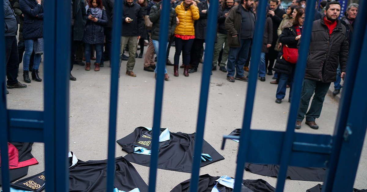 Protesta accademica ad Ankara contro le repressioni alla libertà di espressione. Foto: Reuters