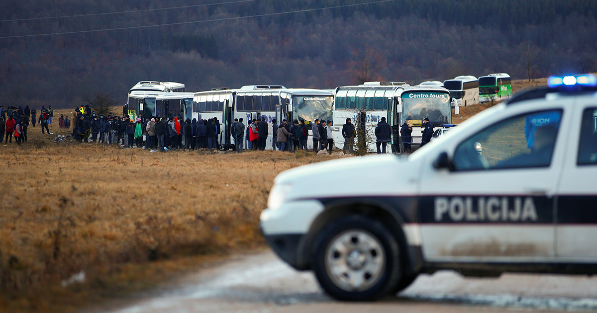 Controlli della polizia lungo la rotta balcanica in Bosnia