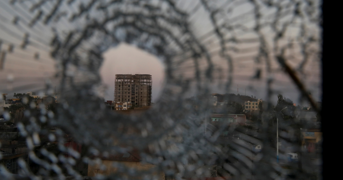 Un foro di proiettile nella città di Shire nella regione del Tigray, Etiopia. Foto: Reuters