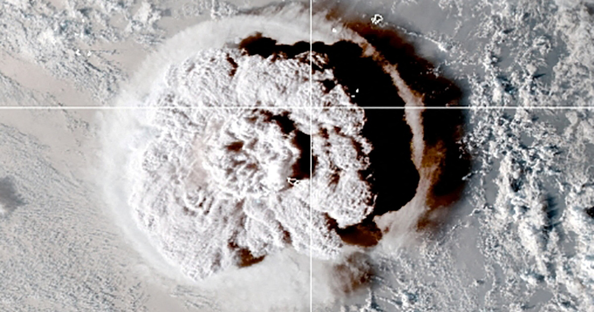 Le immagini satellitari dell'eruzione del vulcano. Foto: Reuters