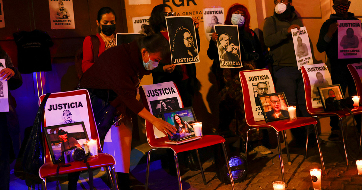Una manifestazione di protesta per i giornalisti uccisi in Messico. Foto: Reuters