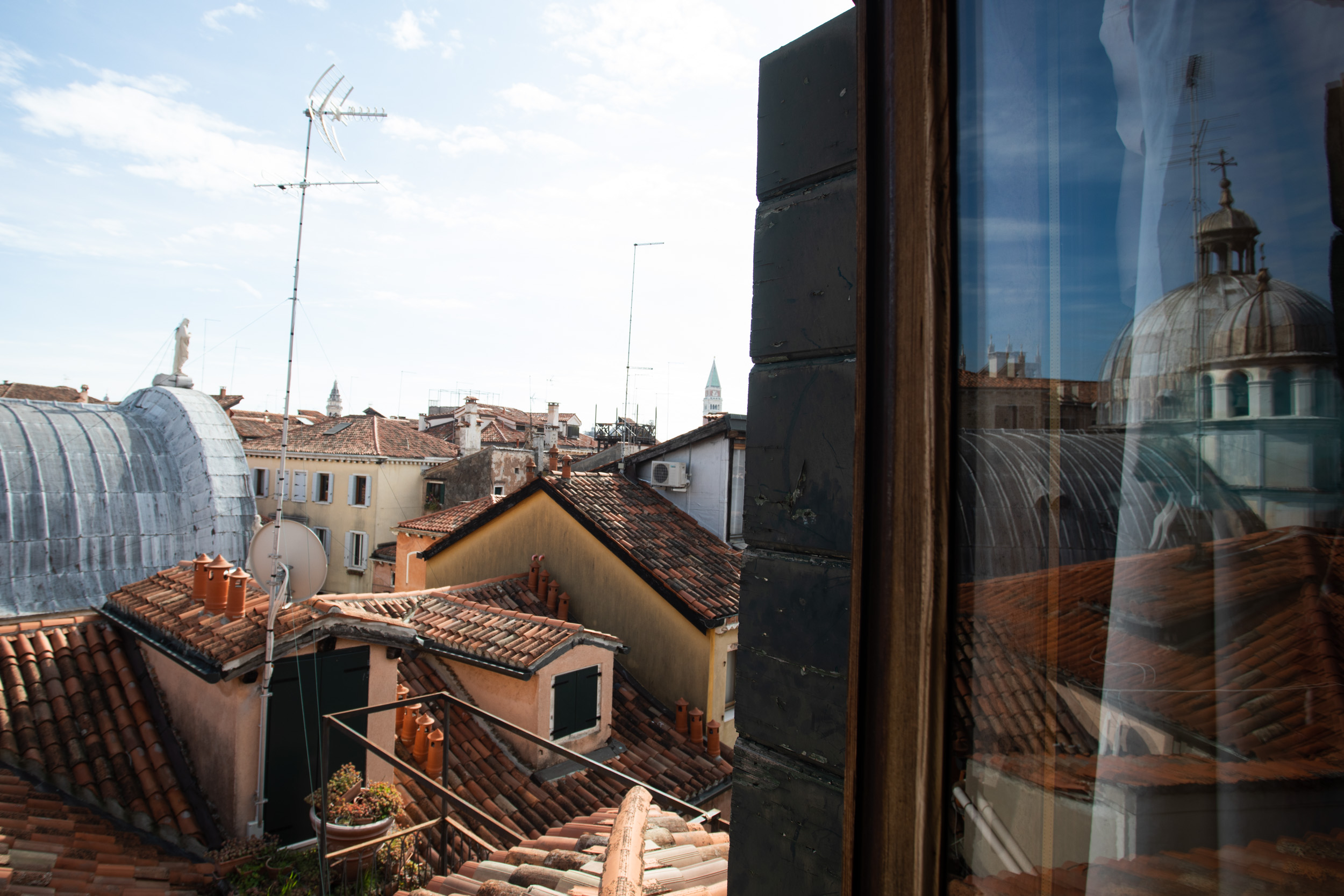 L'atelier di Davide Battistin guarda Venezia dall'alto. Foto: Massimo Pistore