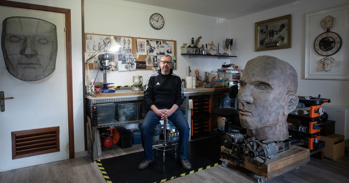 Franz Chi nel suo atelier. Foto di Massimo Pistore