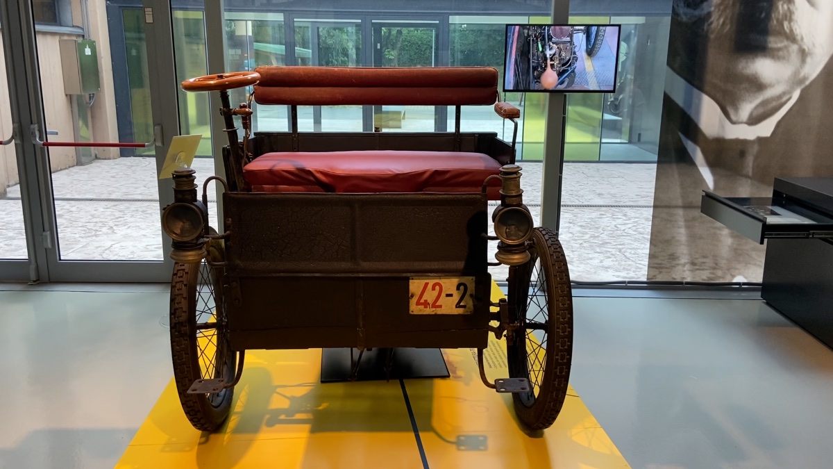 auto del museo poleni
