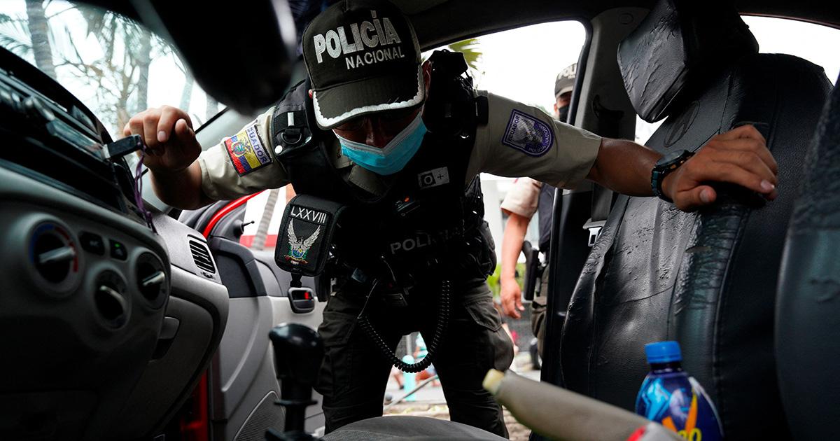 Controlli di polizia in Ecuador. Foto: Reuters