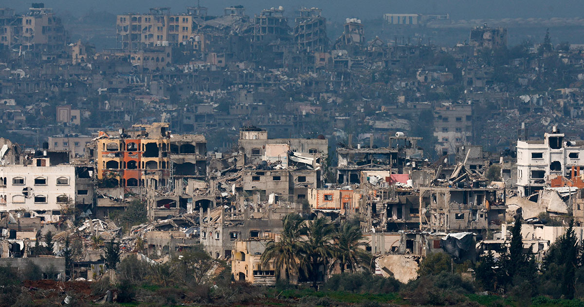 Case distrutte dai bombardamenti lungo la Striscia di Gaza. Foto: Reuters