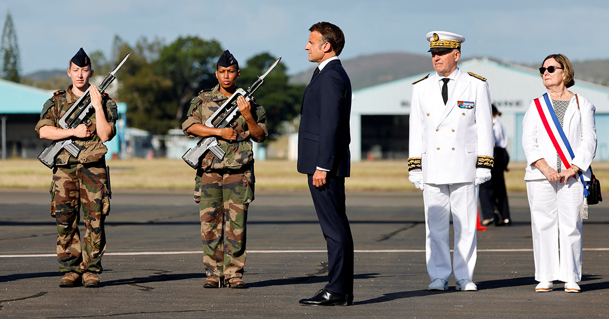 L'arrivo del presidente francese in Nuova Caledonia. Foto: Reuters
