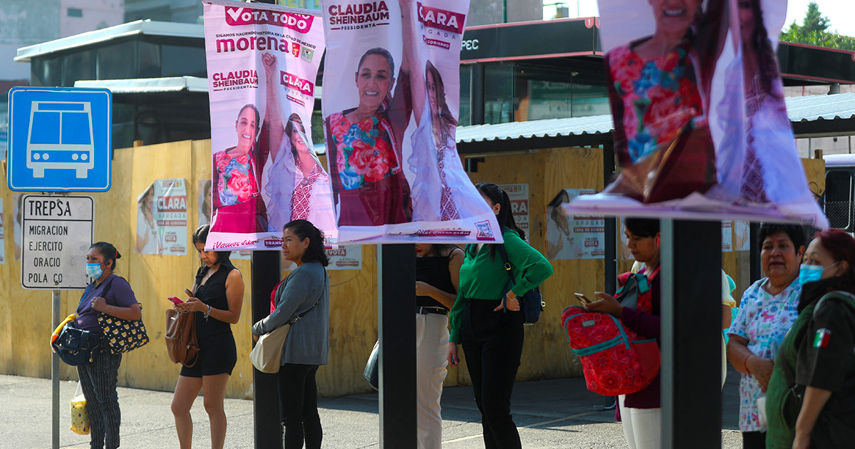 Pubblicità elettorali lungo le strade di Mexico City. Foto: Reuters