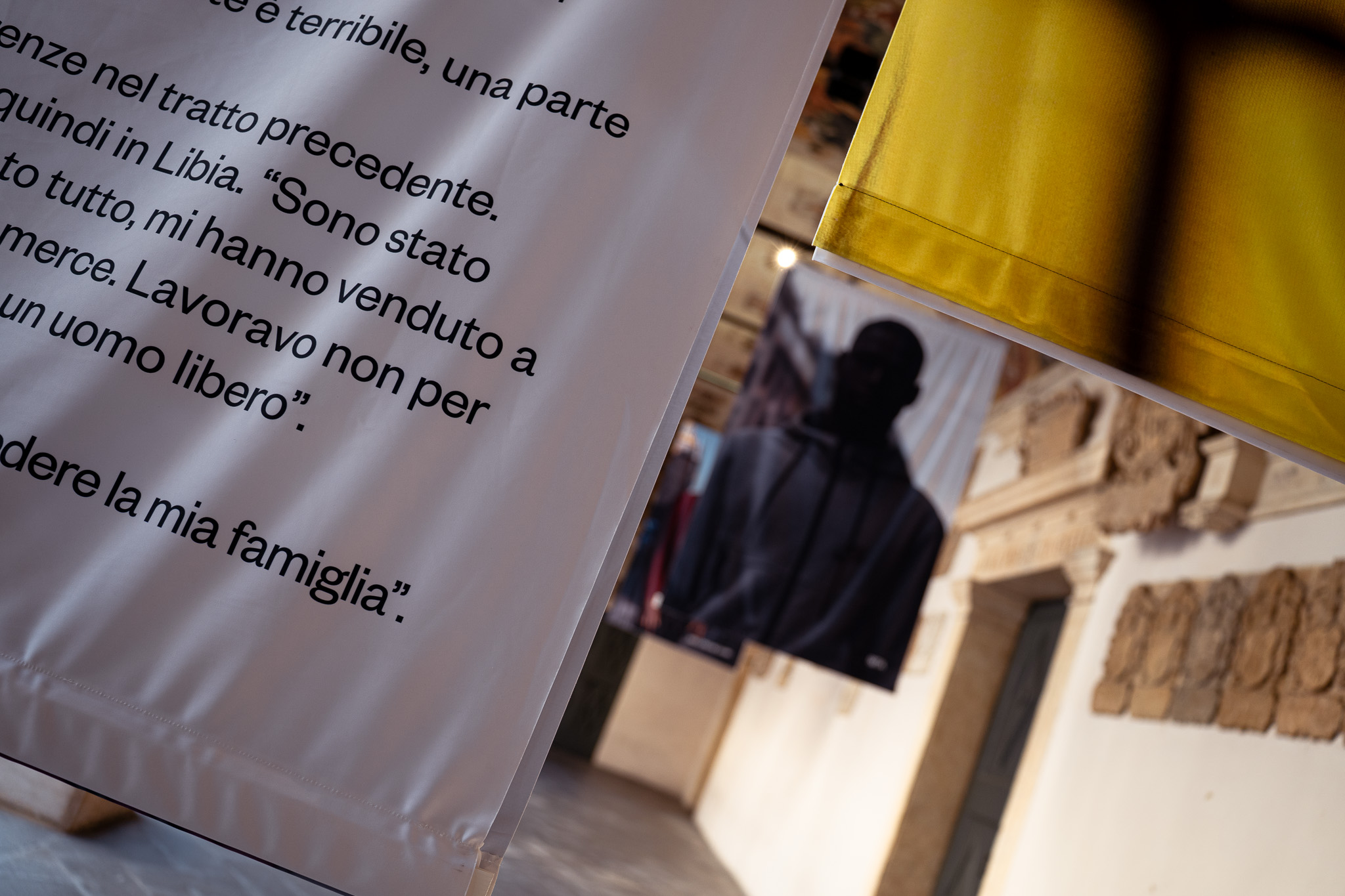 Foto mostra Out of Place