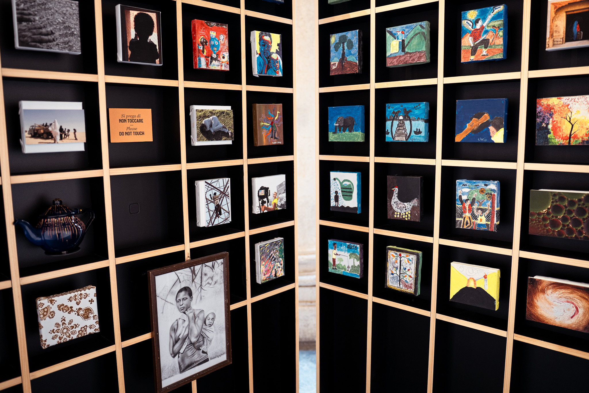 Foto mostra Out of Place