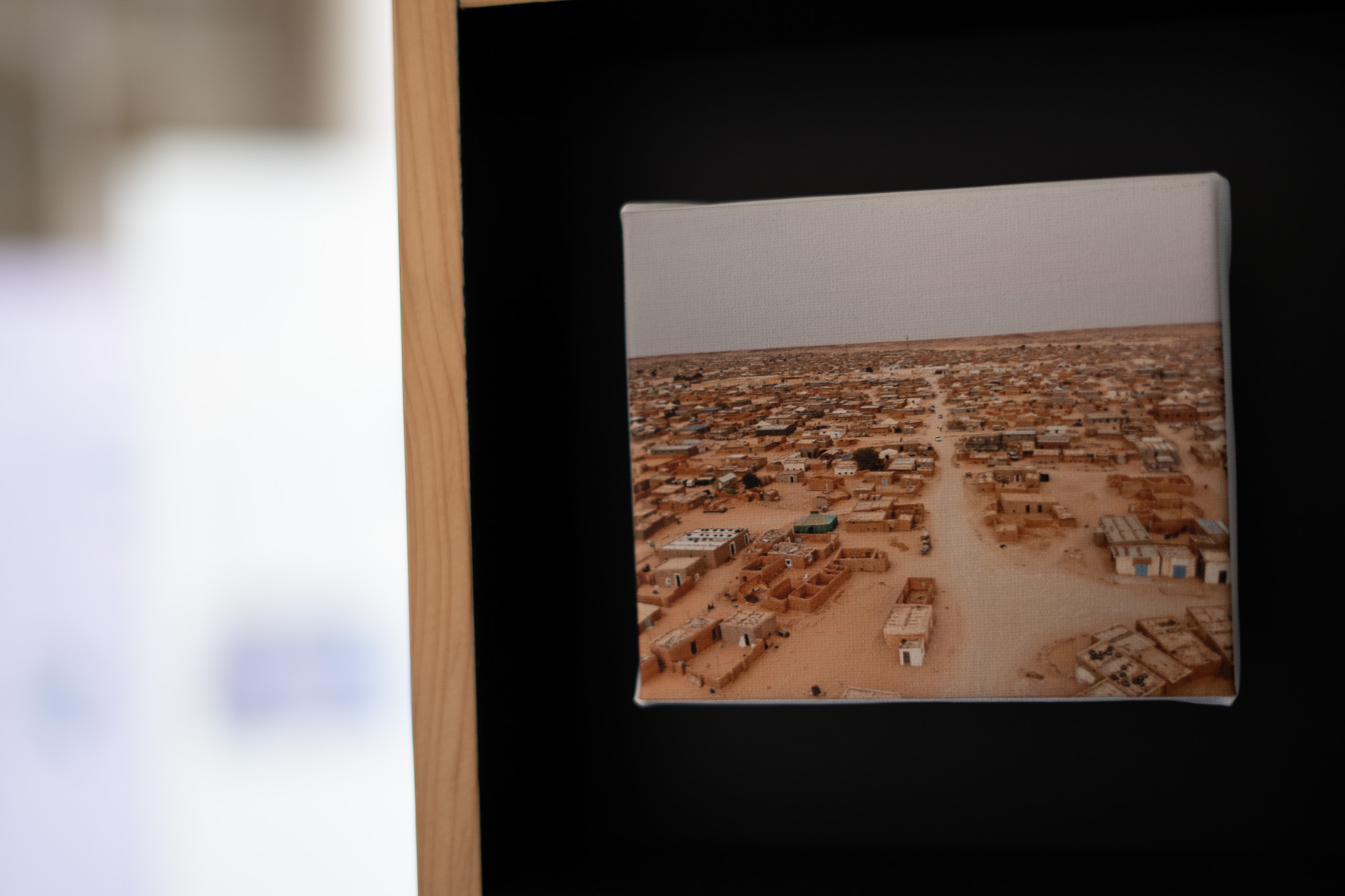 Foto mostra Out of Place