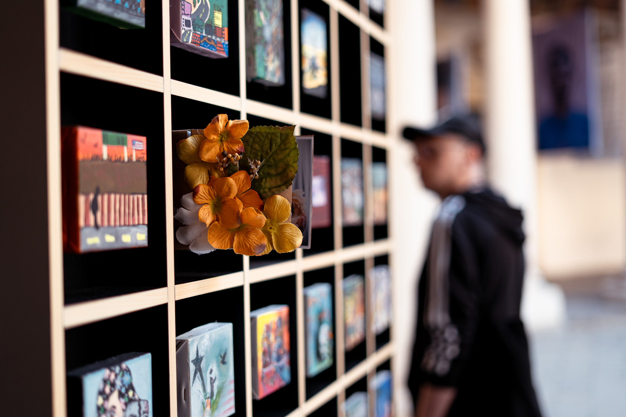 Foto mostra Out of Place