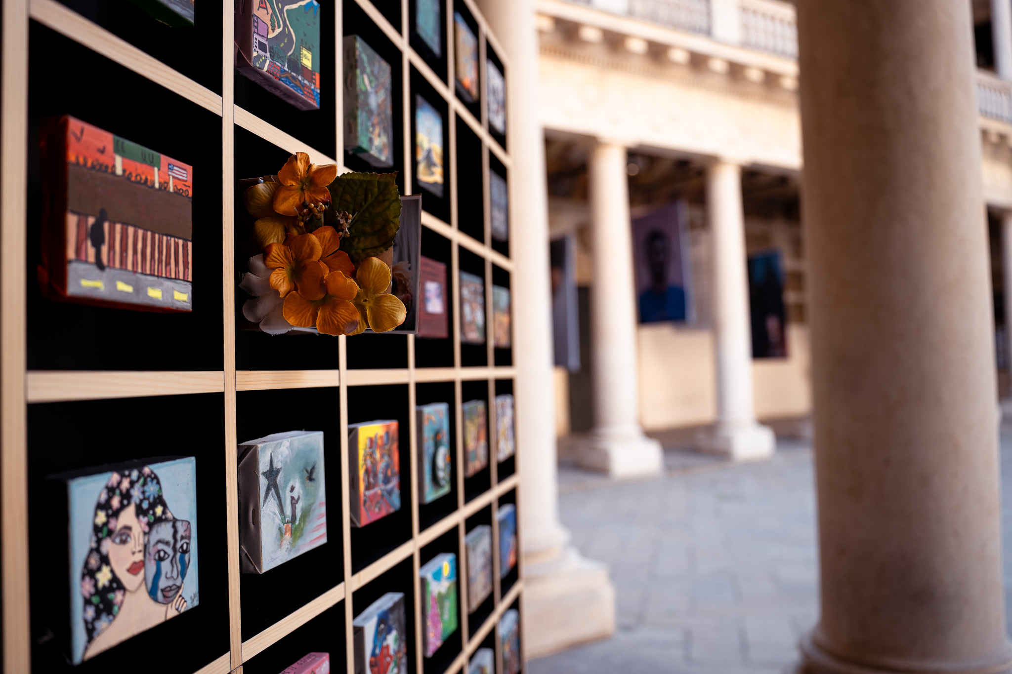 Foto mostra Out of Place