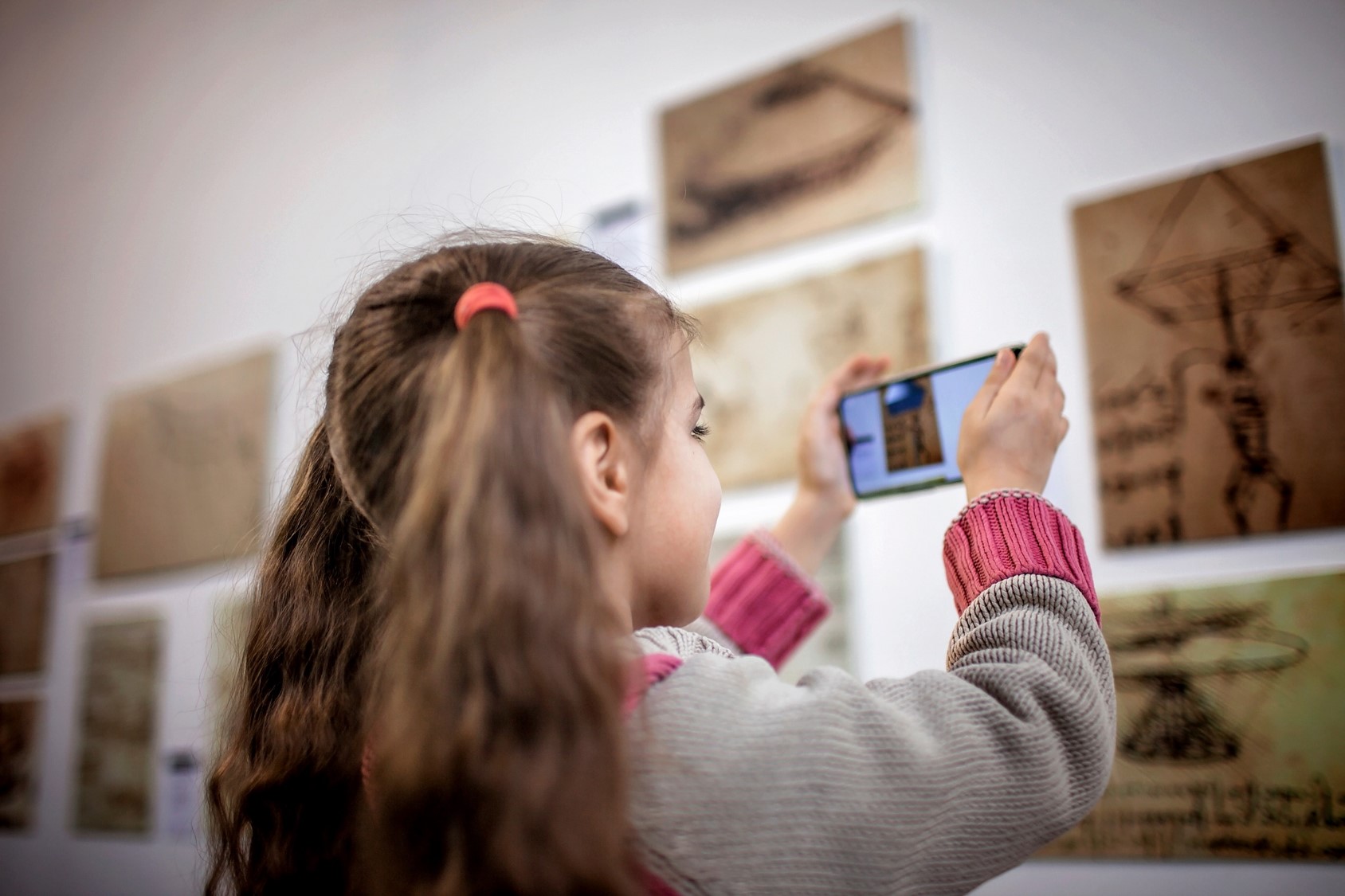 Bambina al museo Bambina al museo