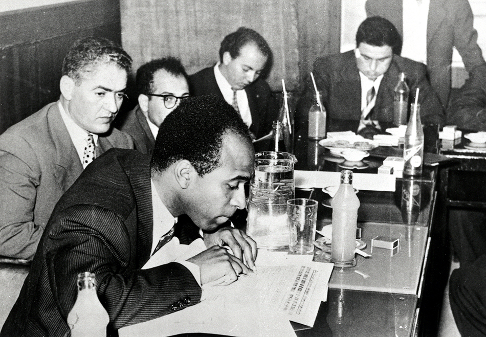 Fanon a un congresso a Tunisi nel 1959.