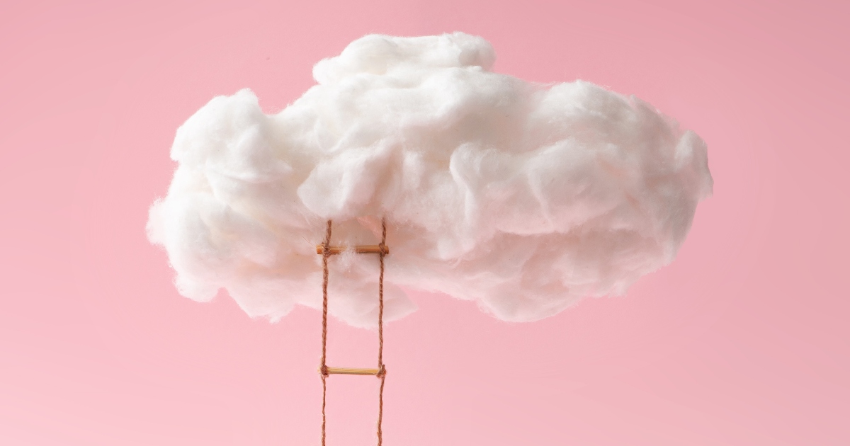 immagine copertina Immagine con sfondo rosa di una nuvola da cui parte una scala che va verso il basso.