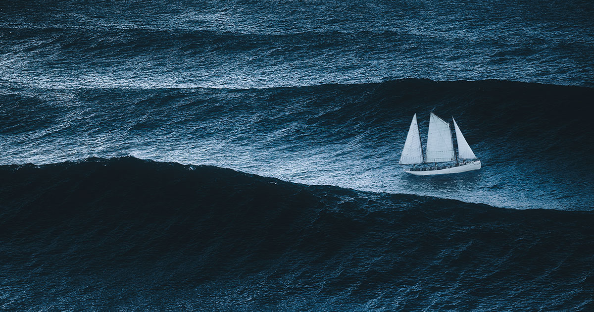 nave in tempesta