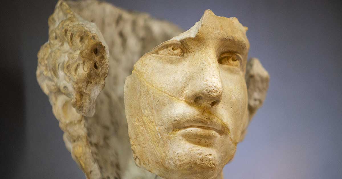 reperto statua antica 