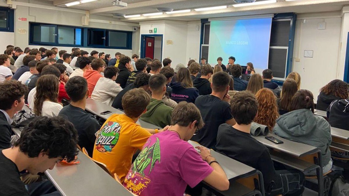 aula con giovani 