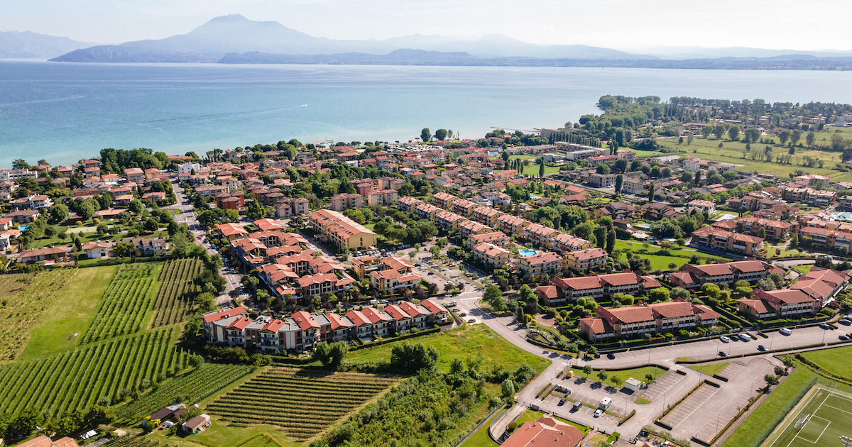Lago di Garda. Veduta. Foto di Stefano Nicoli. Lago di Garda. Veduta. Foto di Stefano Nicoli.