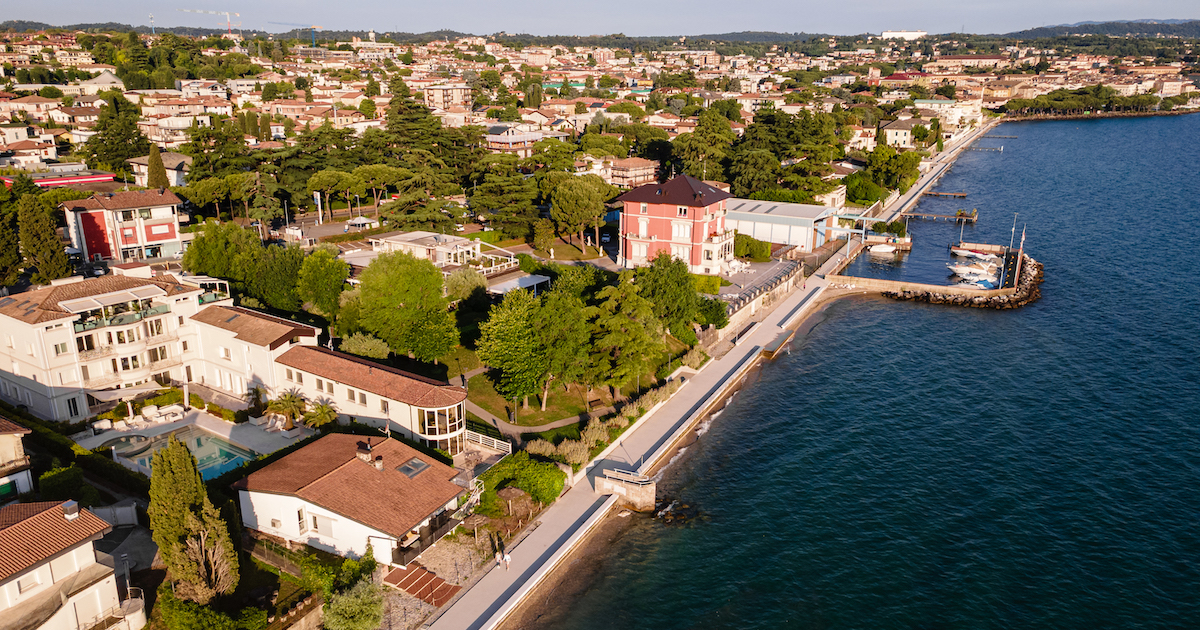 Lago Garda, riva Desenzano. Foto di Stefano Nicoli