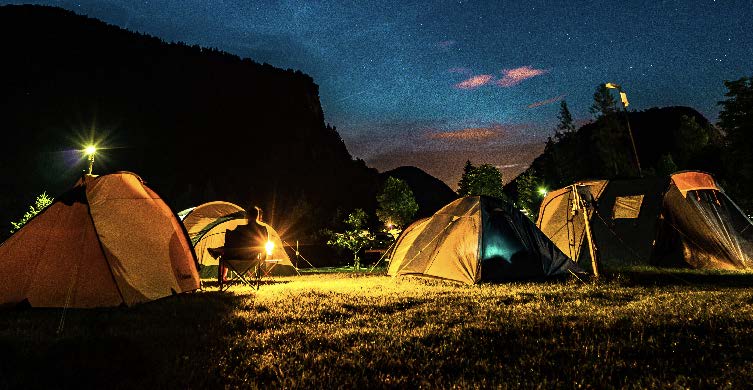 tende da campeggio nella notte