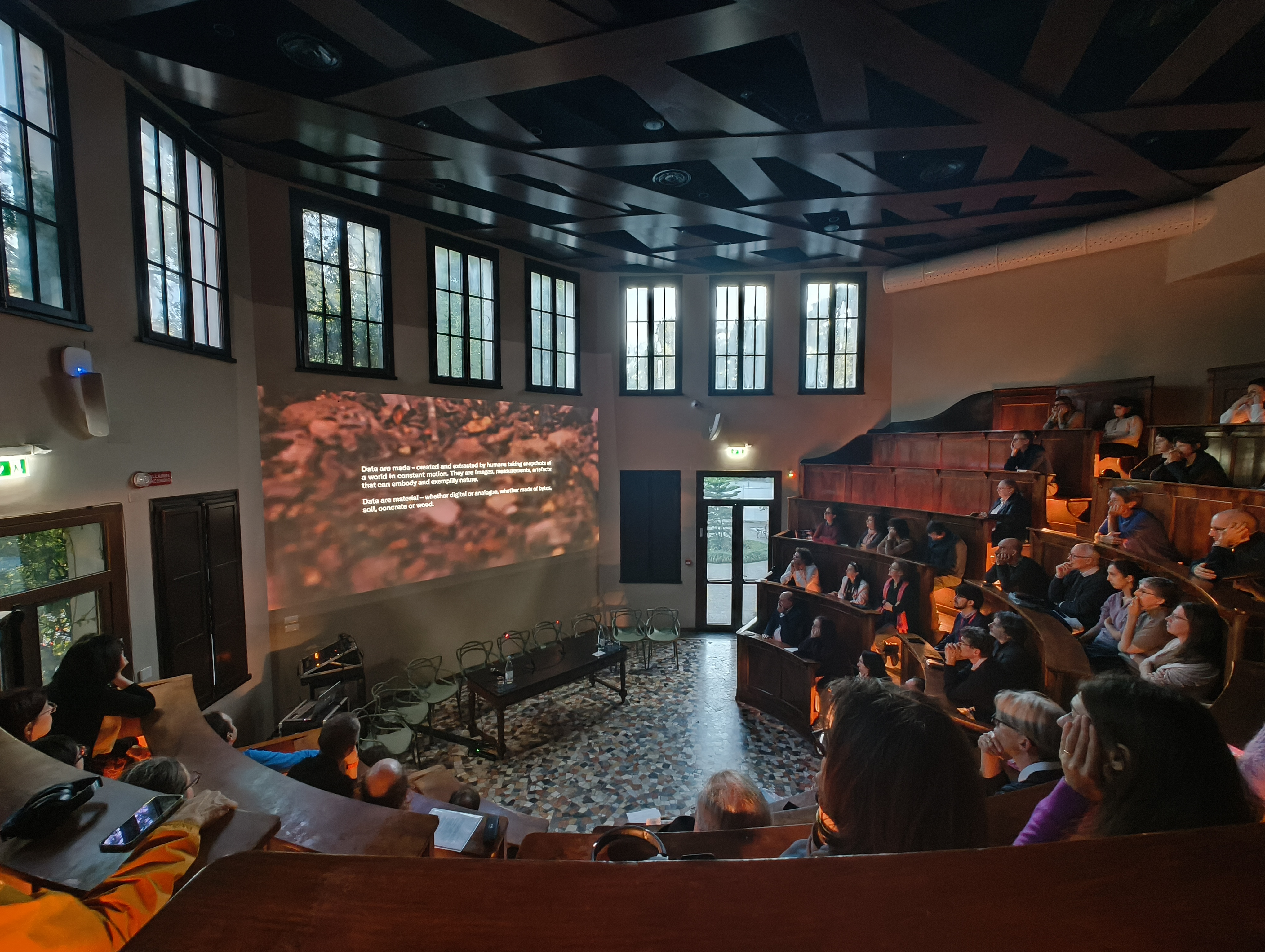 Proiezione del film "Data Shadows" al Teatro botanico a Padova, 3 novembre 2025