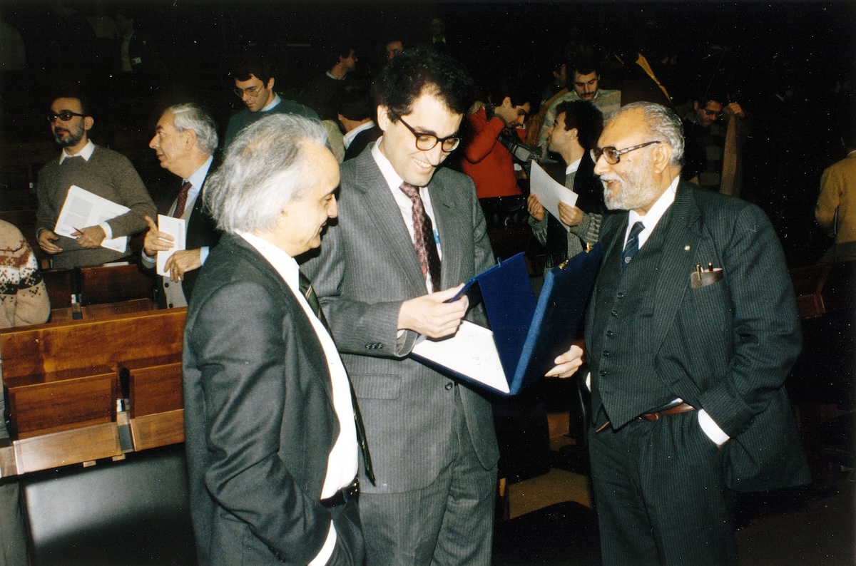 Salam con Edward Witten e Antonino Zichichi (1985)