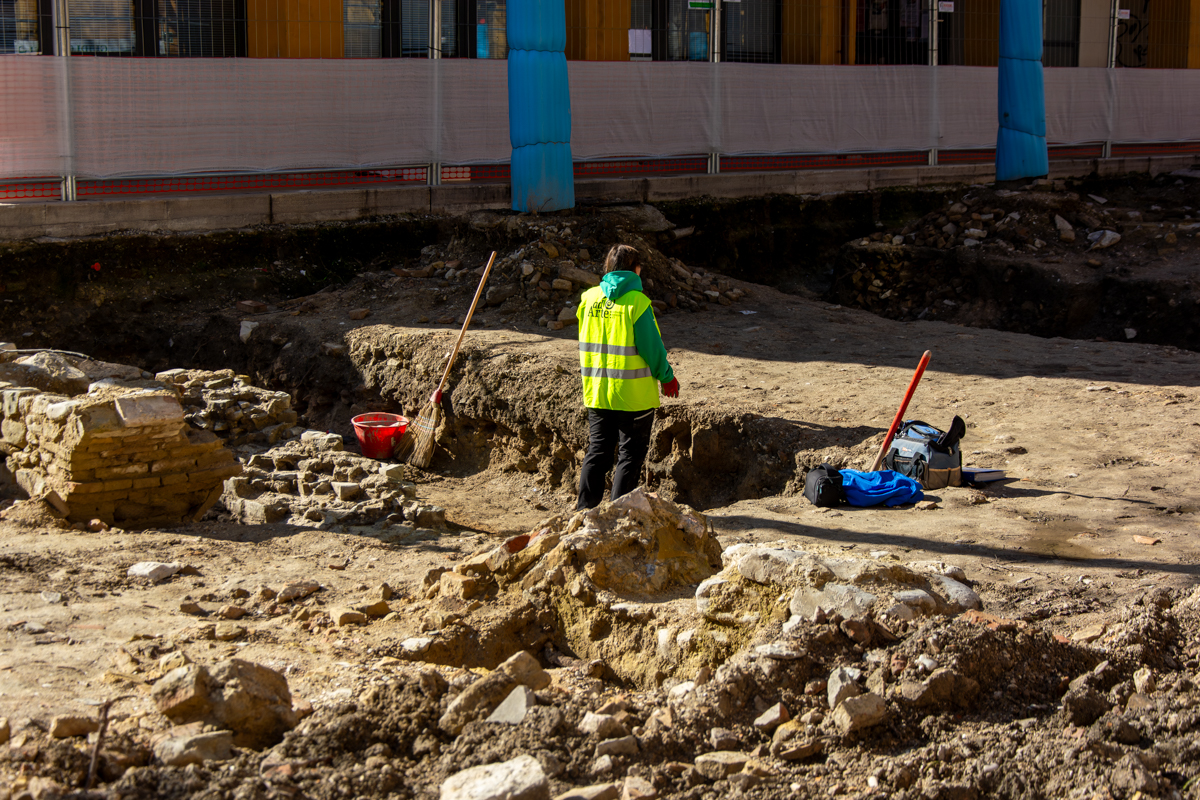 Scavi presso l'area in Piazza Andrea Costa