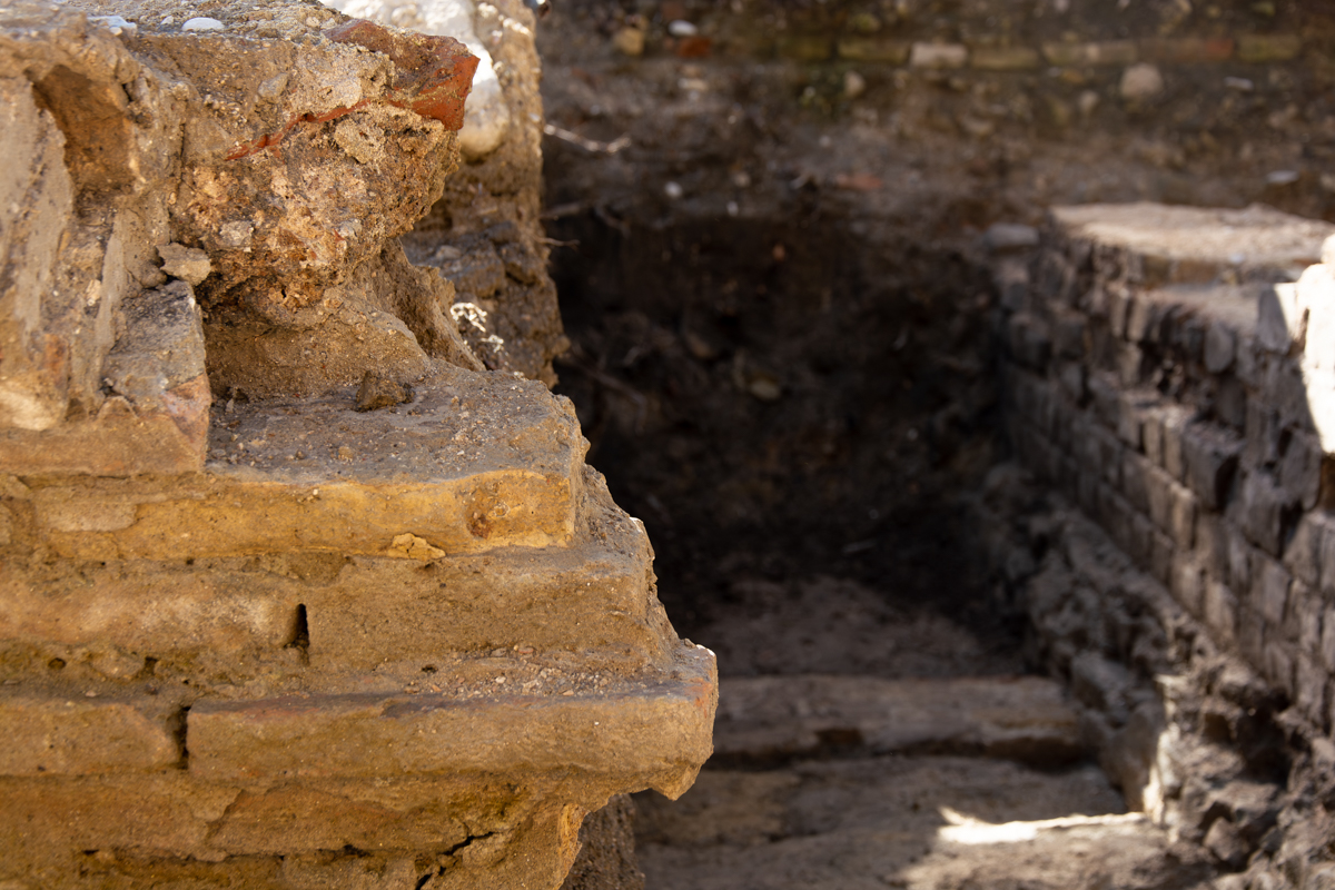 Scavi presso l'area in Piazza Andrea Costa