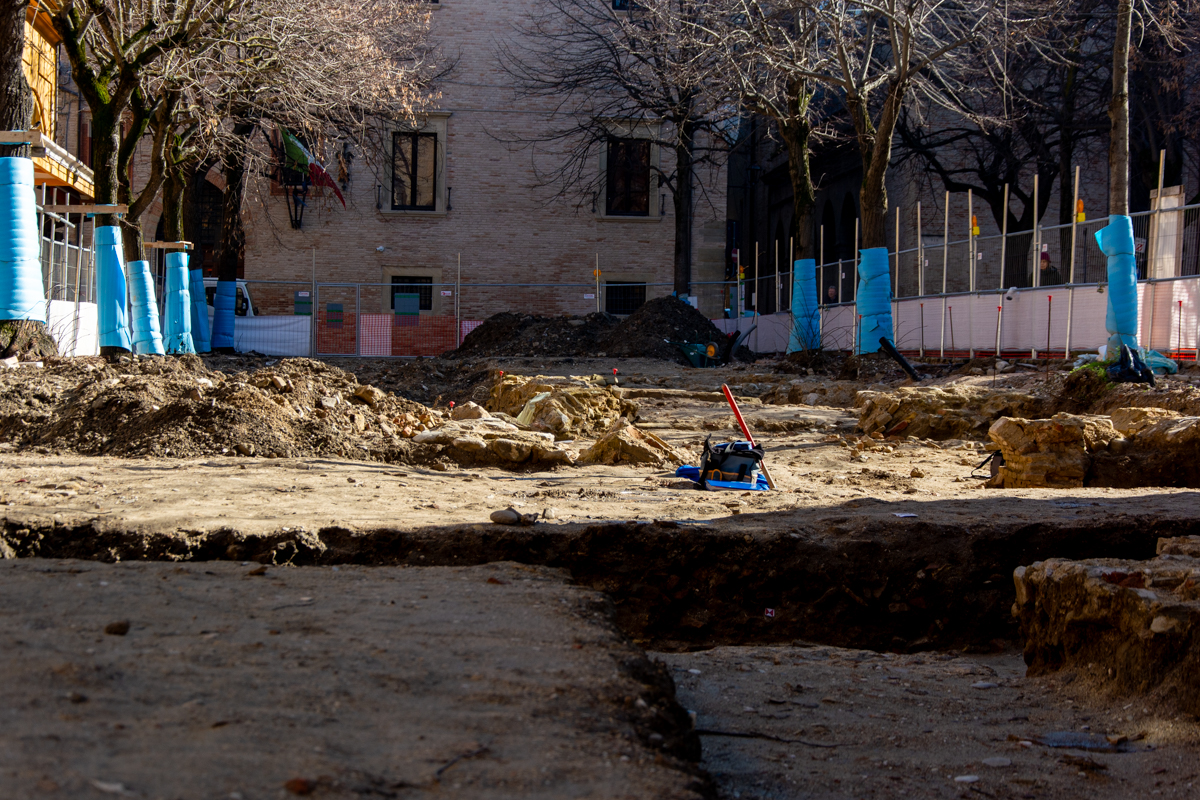 Scavi presso l'area in Piazza Andrea Costa