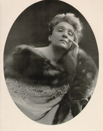 Ritratto di Eleonora Duse, fotografia Nunes Vais, 1905 circa. Fondazione Giorgio Cini, Istituto per il Teatro e il Melodramma, archivio Duse Ritratto di Eleonora Duse, fotografia Nunes Vais, 1905 circa. Fondazione Giorgio Cini, Istituto per il Teatro e il Melodramma, archivio Duse