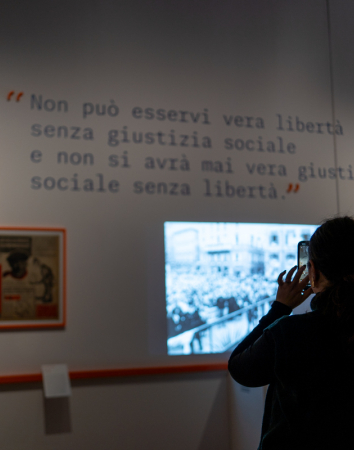 Foto mostra pertini