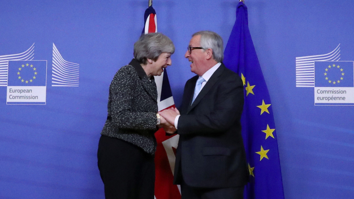 Theresa May e Jean Claude Juncker