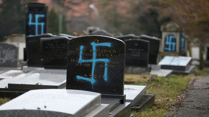 Il cimitero ebraico di Strasburgo colpito da un raid antisemita