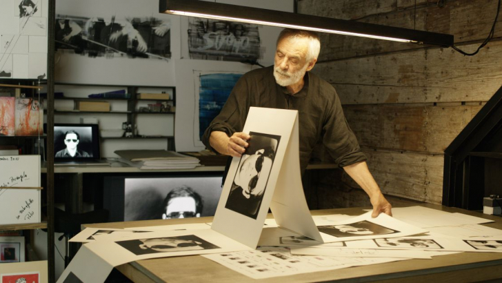 Michele Sambin nel suo studio a Padova