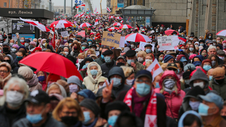 Manifestanti in strada a Minsk, capitale della Bielorussia 