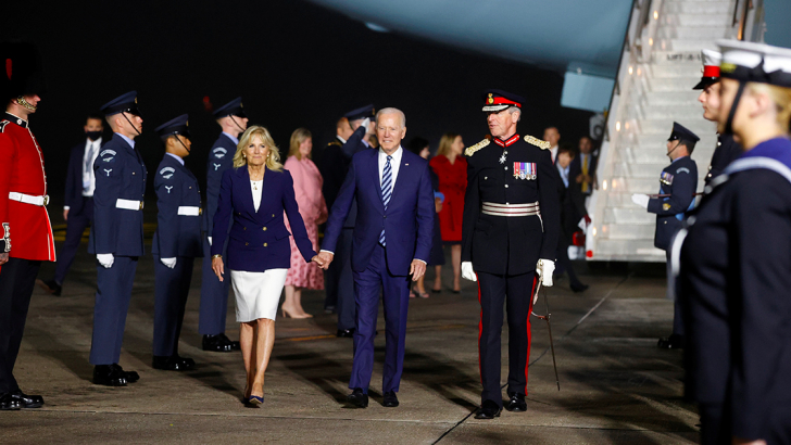 la First Lady e il presidente degli Stati Uniti al loro arrivo in UK per il vertice G7. Foto: Reuters la First Lady e il presidente degli Stati Uniti al loro arrivo in UK per il vertice G7. Foto: Reuters